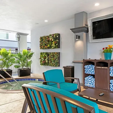 Peacock Suites-3