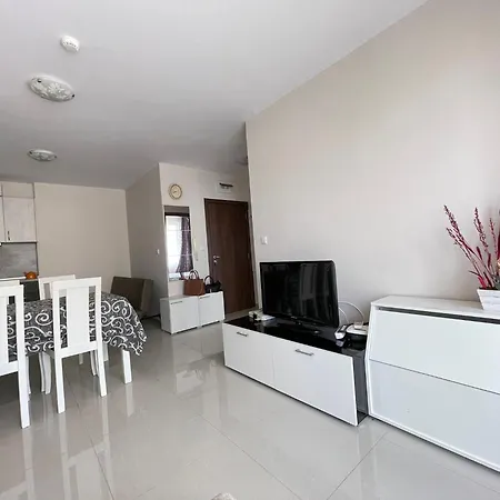 Admiral Plaza Premium Suites-2