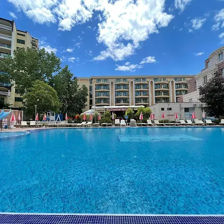 Admiral Plaza Premium Suites-3