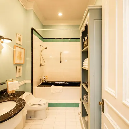 Back Bay Efficiency Unit, Pvt Bath, Kitchenette-2