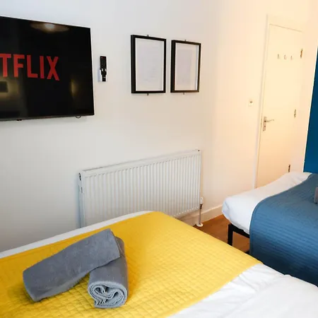 New Luxury Rooms In The Heart Of London Next To Shops, Cafes, Bars & Metro With Shared Bathrooms-3