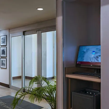Fairfield Inn & Suites By Marriott Dallas Downtown-3