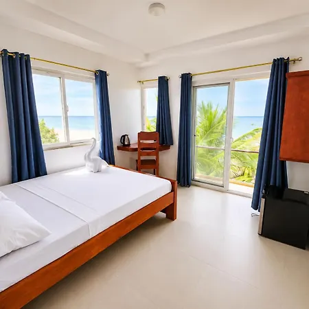 Crystal Shores Beach Resort Powered By Cocotel-2