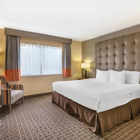 Best Western Plus Scottsdale Thunderbird Suites-2