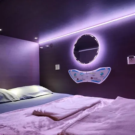 Q Fox Black Diamond Hotel-2