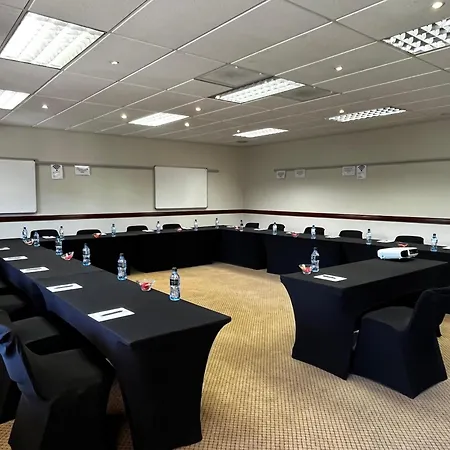 Benvenuto Hotel & Conference Centre-3