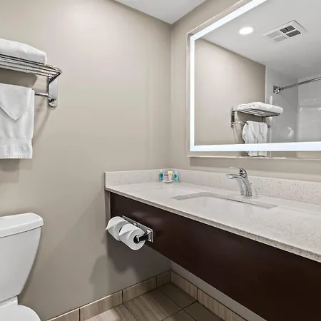 Comfort Inn & Suites Calgary Airport - South-2