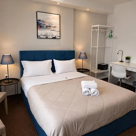 City Plaza Apartments & Rooms-2