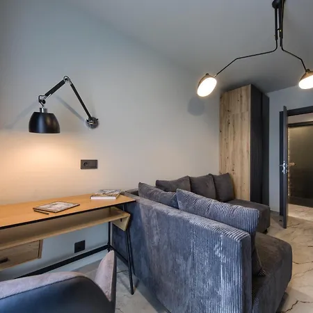 Small Venice Apartments-2