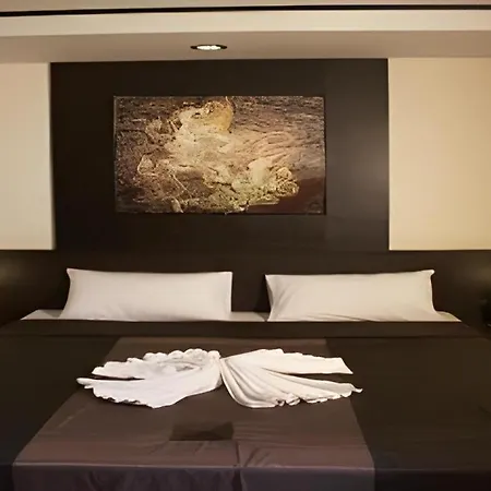 Grand Pinnacle Hotel-2