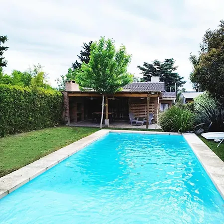 Excepcional Casa En Carlos Paz Con Piscina A Dos Cuadras Del Rio-3