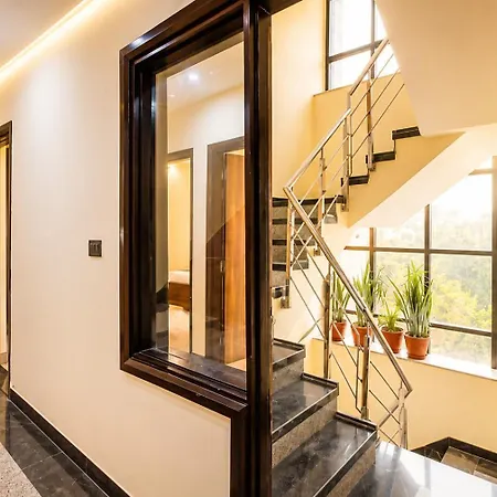 Hotel Vibe Blue Noida-2