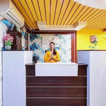 Hotel Vibe Blue Noida-3