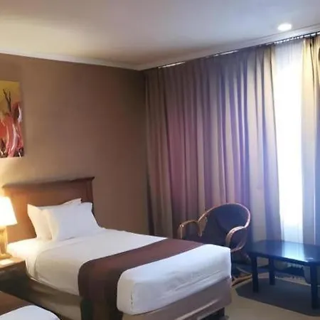 Regent'S Park Hotel At Kayutangan Malang-3