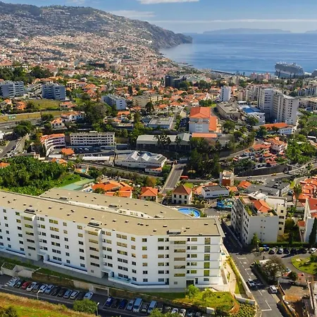 Golden View Funchal Pools, Parking & Comfort-2