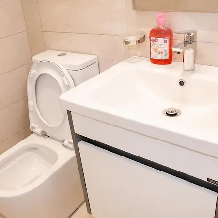 Hostly Comfort Living With Free Gym, Sauna & Pool-2