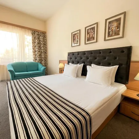 Lotus Family Hotel - Free Parking-2