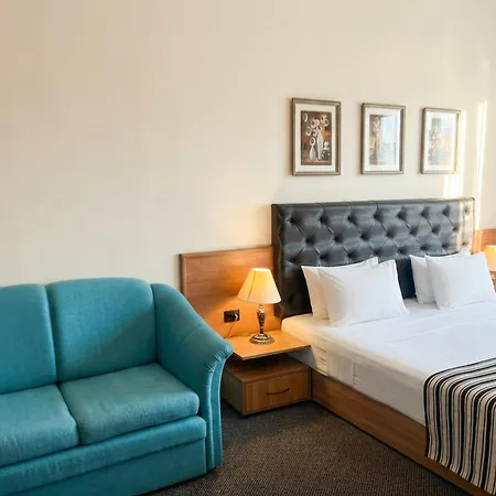 Lotus Family Hotel - Free Parking-3