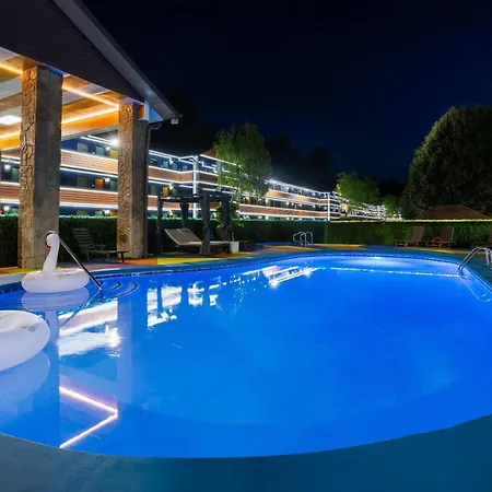 Days Inn By Wyndham Pigeon Forge South-2