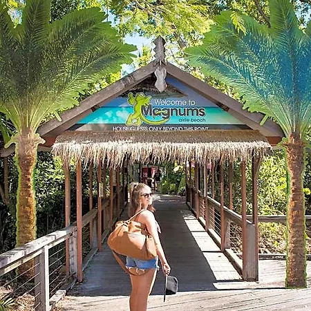 Airlie Beach Magnums - Adults Only-2