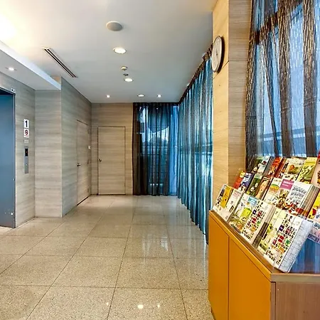 Hotel 81 Lucky-2