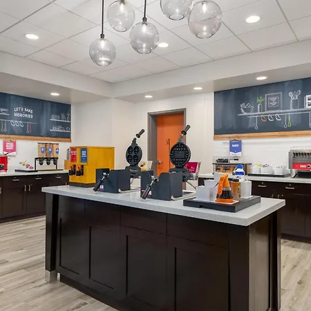 Hampton Inn Baltimore Bayview Campus-3