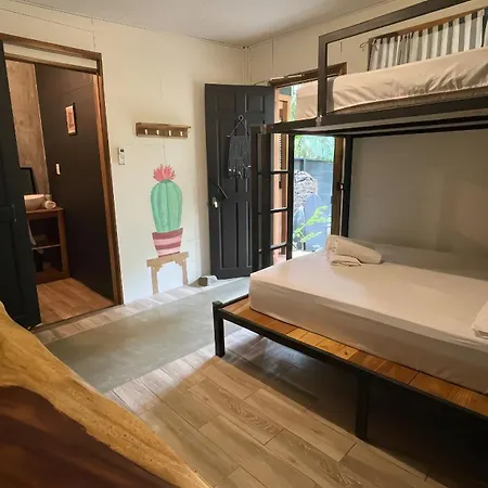 Salty Enthusiasts Share House & Villas-3