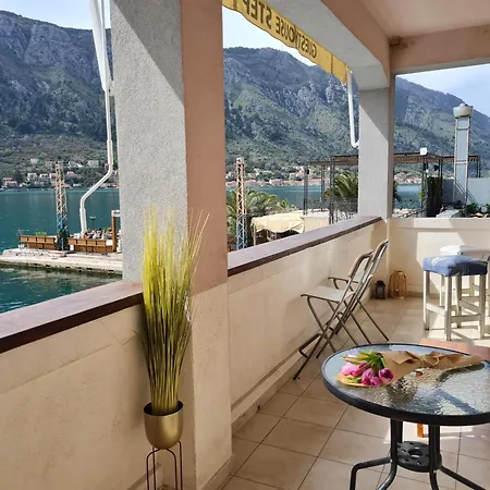 Step To Kotor Bay Guesthouse-3