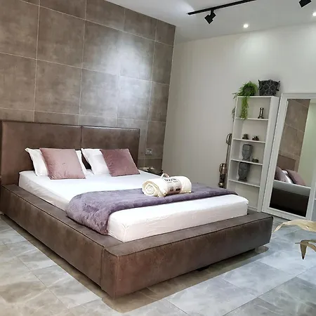 Bahai Gardens Suites-3