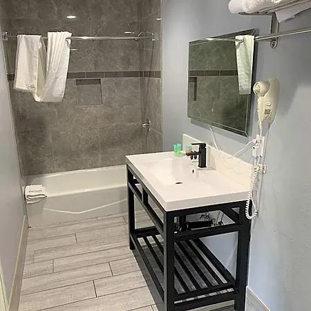 Willow Tree Inn & Suites-2