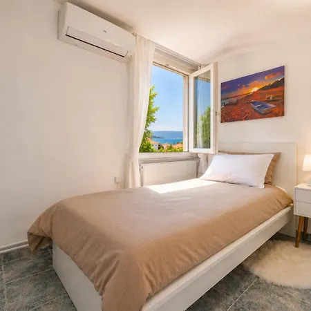 Little Villa - Walk To The Beach-2