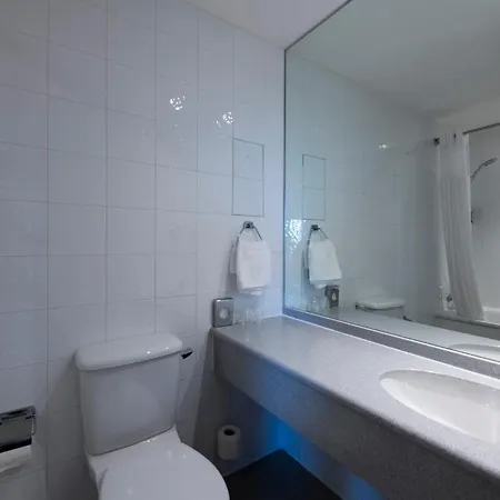 Holiday Inn Express Edinburgh City West By Ihg-2