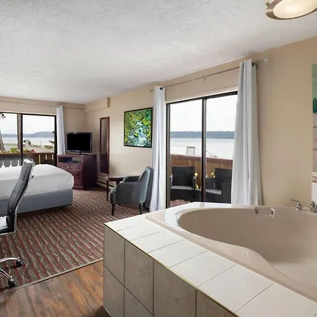 Ramada By Wyndham Campbell River-3