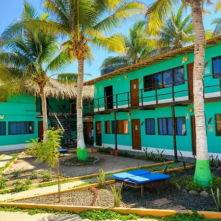 Wild Rover Beach Mancora-2