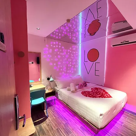 Apple 1 Hotel Queensbay-3
