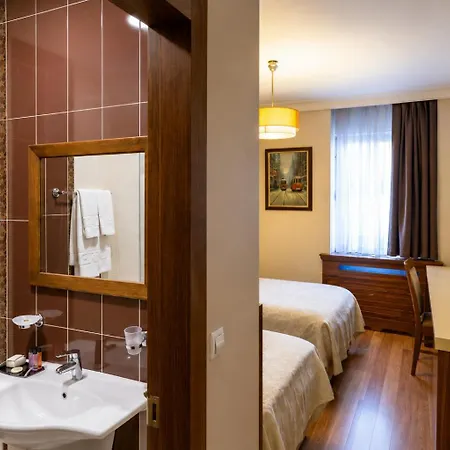 My Rose Hotel-3