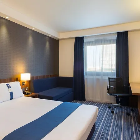 Holiday Inn Express Harlow By Ihg-2