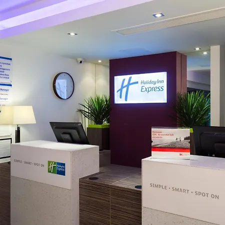 Holiday Inn Express Harlow By Ihg-3