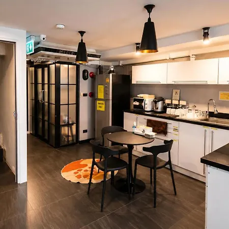 The Blocks Hostel Sukhumvit 10-3
