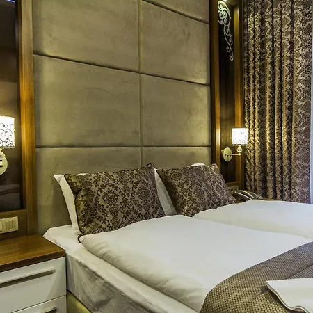 La Pazza Suites-3