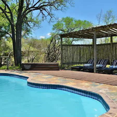 Rhino Post Safari Lodge-2