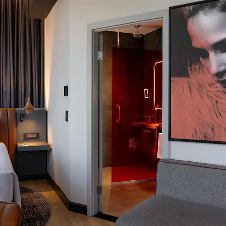 Radisson Red Hotel Johannesburg Rosebank-3