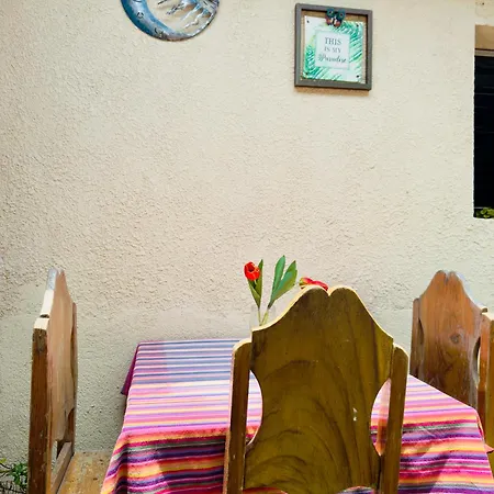 Huellas Hostal Antigua-2