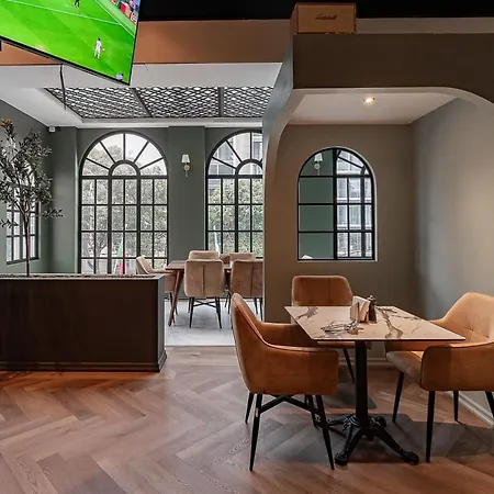 The Diamond Loft Modern Luxury W/ Equipped Kitchen-2