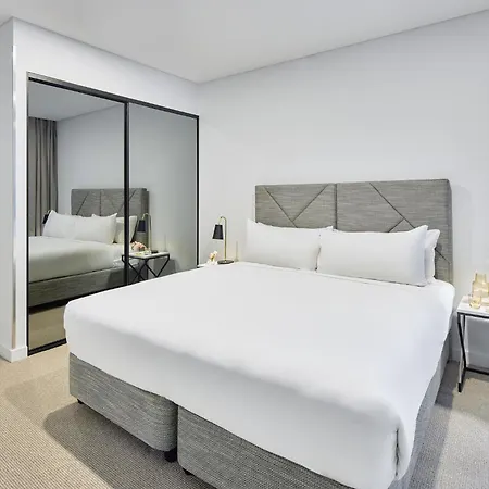 Meriton Suites Canberra-2