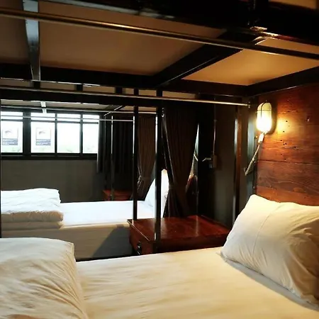 Rider Bedroom Hostel & Cafe-3