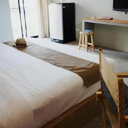 Yellow Moon Hotel-2