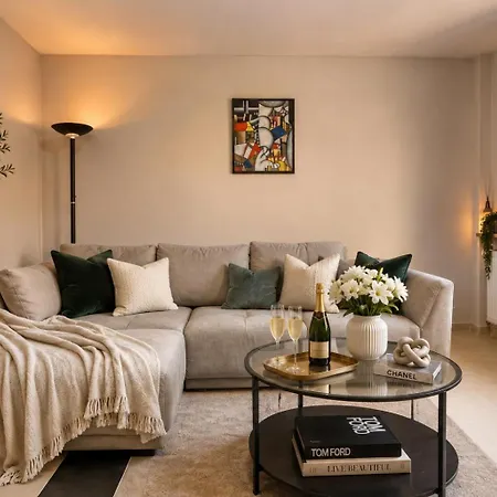 Quiet 1-Bedroom Apartment With Easy City Access-3