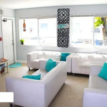 Bikini Hostel, Cafe & Beer Garden - Adults Only-3