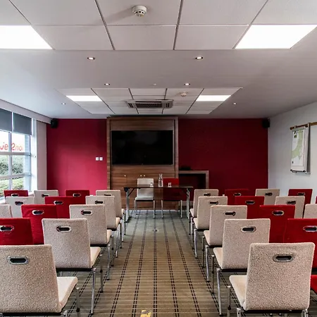 Holiday Inn Express Glasgow Airport By Ihg-3